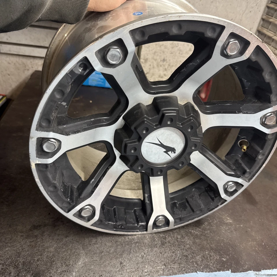 Llanta trasera Arctic Cat Wildcat 1000 14x8 buena Foto 4 de 4