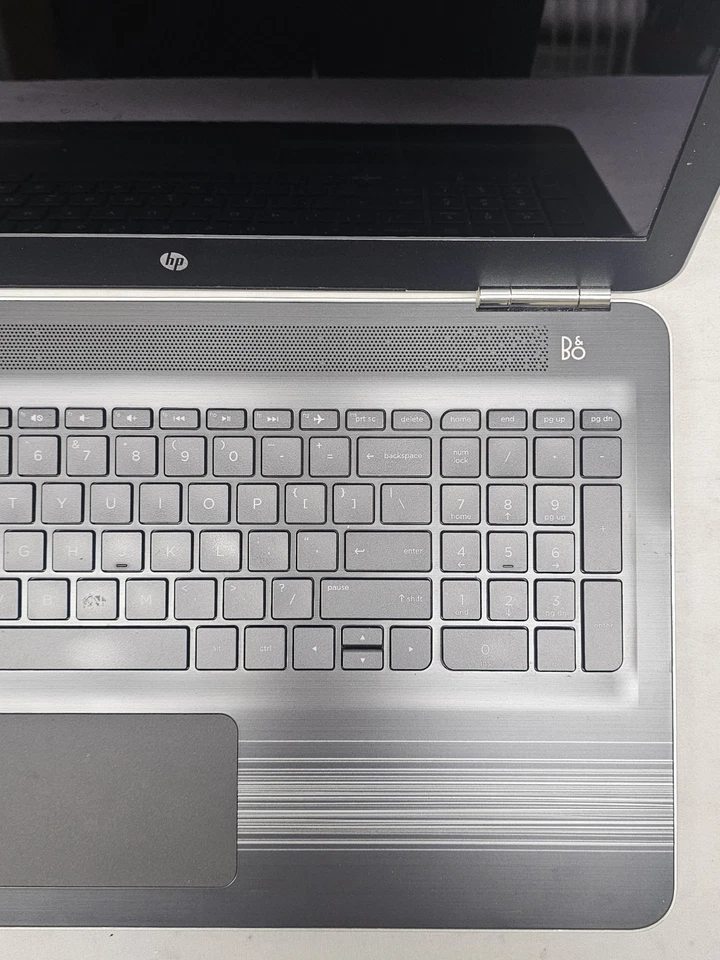 Portátil HP Pavilion qu-123cl - i5-7200u - 8 GB RAM - DISCO DURO DE 1 TB - SIN BATERÍA - GANA 10 Foto 4 de 4