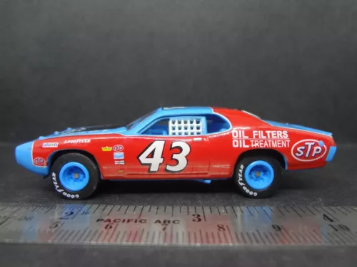 Racing Champions 1972 Plymouth Road Runner Richard Petty #43 STP - Loose 1:64