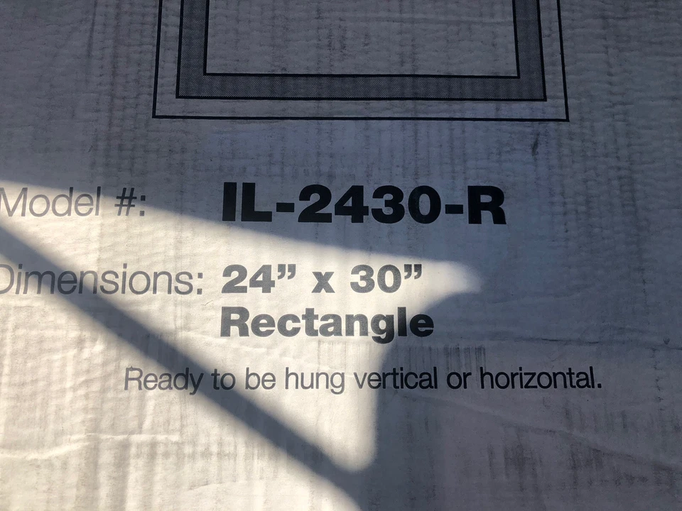 Espejo retroiluminado LED rectangular Afina Illume IL-2430-R tamaño: 30 pulgadas de alto x 24 pulgadas de ancho Foto 2 de 4