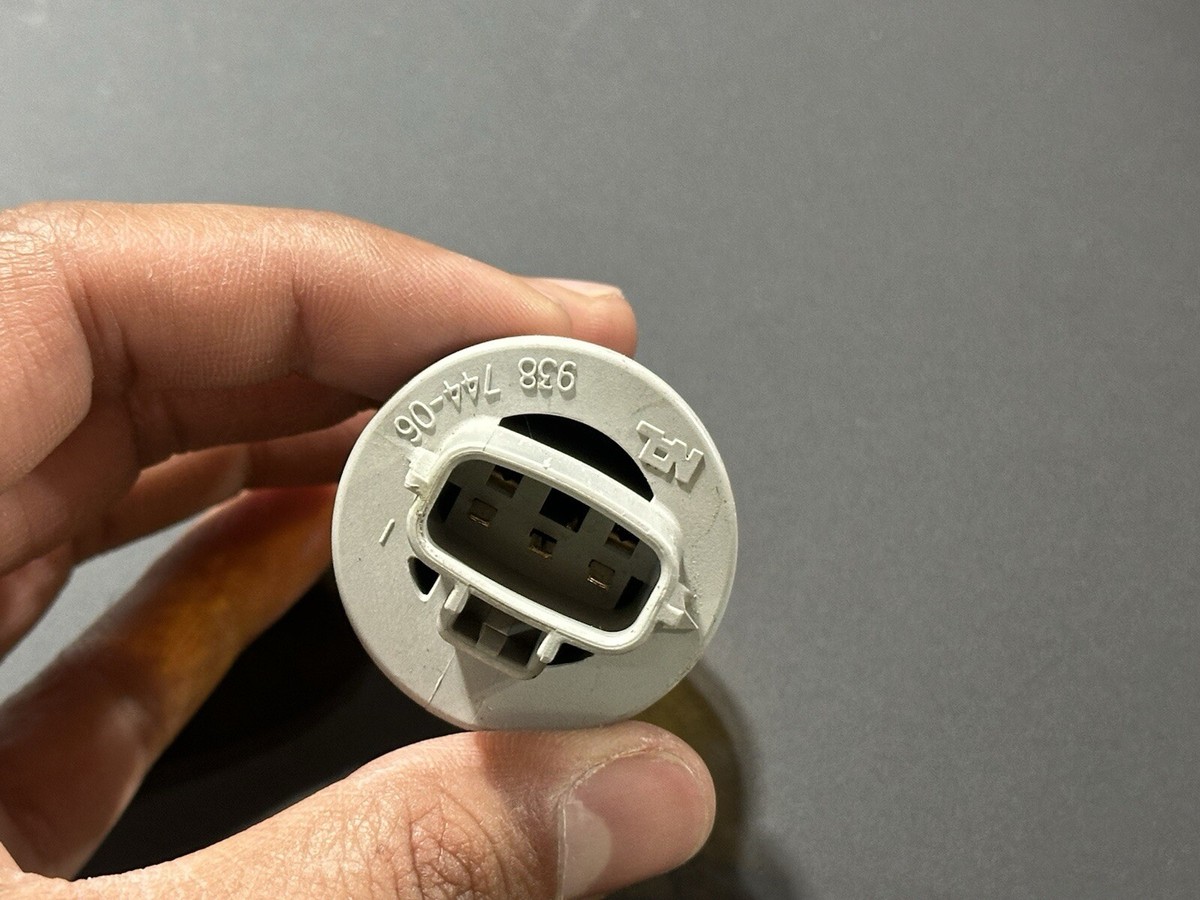 Front Turn Signal Light Bulb Socket Plug Toyota Tundra Tacoma