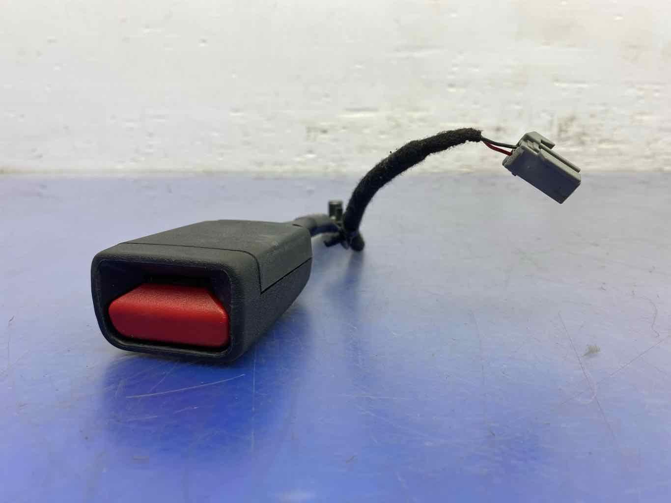 2017 - 2020 MASERATI LEVANTE M161 OEM FRONT LEFT SEAT BELT BUCKLE 6700629970