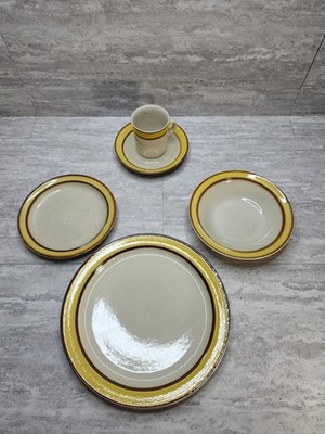 さんごページ Sango Rainbow Stoneware Citron 659 Table Setting Japan Yellow