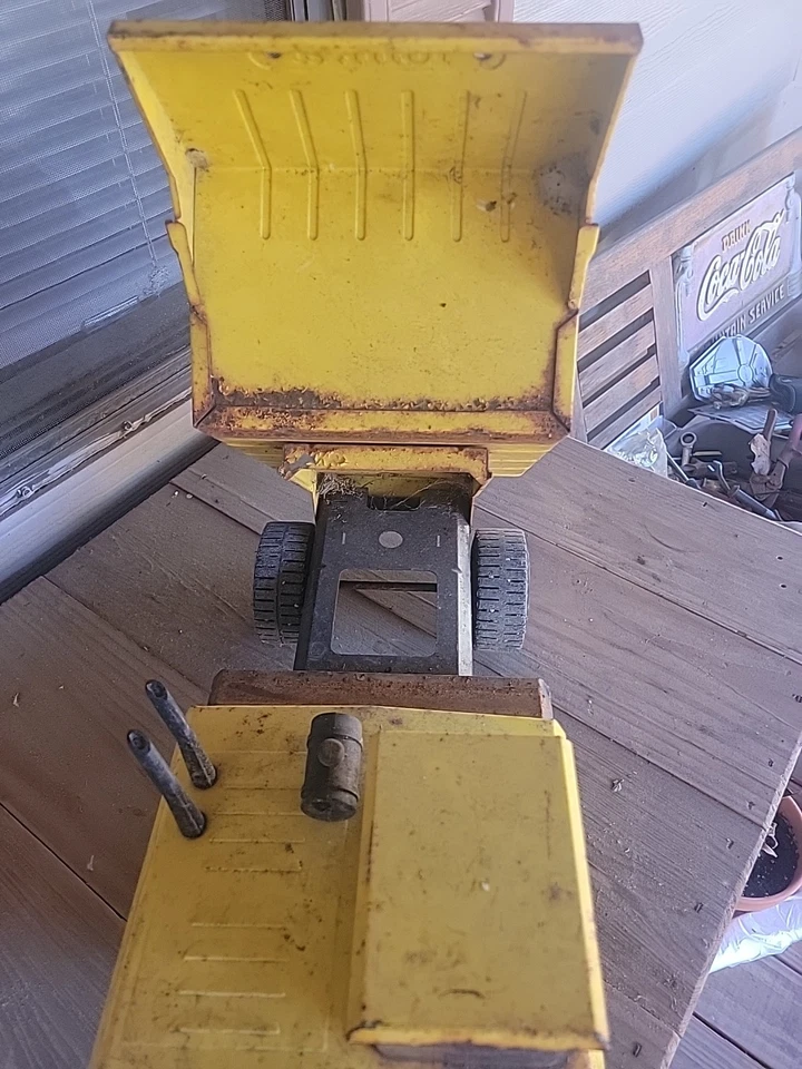 Vintage 1970s Tonka Mighty Dump Truck Pressed Steel - Used Toy, Tilt vintage - Image 3 of 4