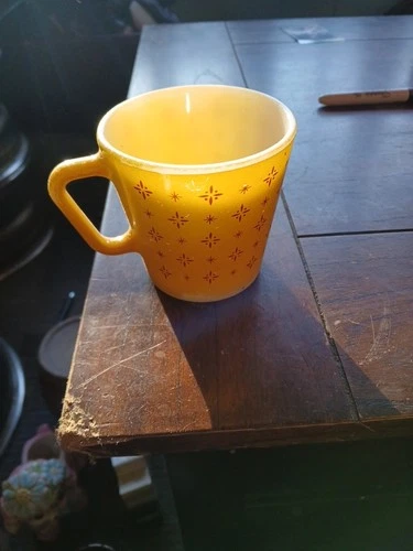 Vintage PYREX USA 1410 10 OZ Yellow / Butterscotch Foulard Starburst Mug Cup