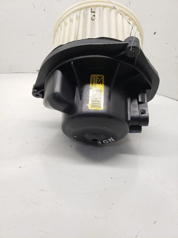 Двигатель вентилятора подходит для 00-05 SATURN L SERIES 1350222 - Изображение 3 из 4