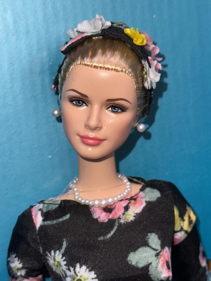 Barbie Collector Gold Label 2011 Mattel “Grace Kelly The Romance” #T7944 *Sin usar, en caja original* Foto 2 de 4