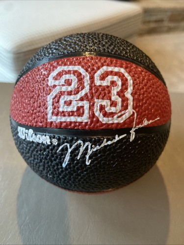 ๐ Michael Jordan Wilson watch 1997 in Original Basketball Case - Picture 9 of 13