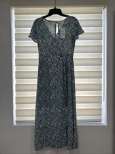 Sienna sky Green & White floral lined dress Size Medium 