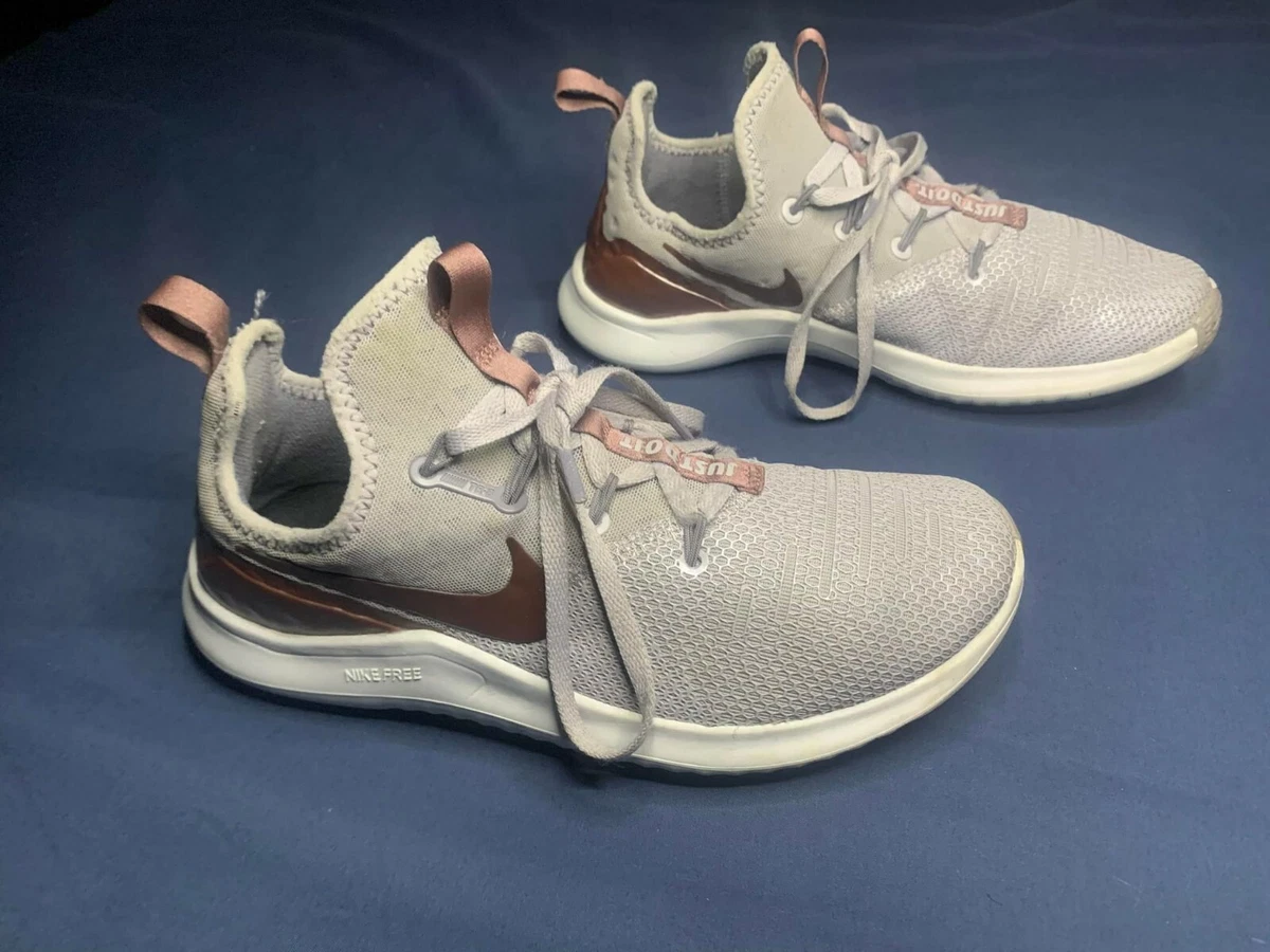 Womens nike free hotsell tr 8 lm