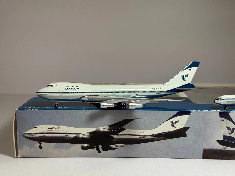 Aeroclassics 1:400 Iran Air Boeing 747-200M + 707-320 EP-IAG + EP-IRJ con GSE 2 Foto 2 de 4