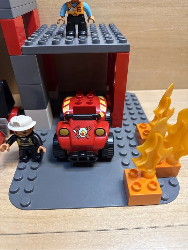 LEGO® DUPLO®Fire Station2-5 | #5601 | Piezas faltantes Año: 2008 Bonus 4x4 Camión Foto 3 de 4