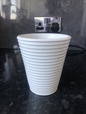 Plant Pot White Preowned Bb16