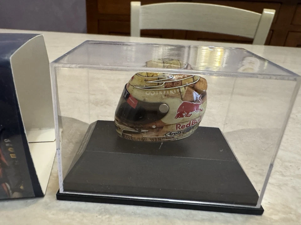Casco Minichanps Sebastian Vettel Red Bull Austin 2012 Arai Helmet 1:8 nuovo - Immagine 3 di 4