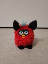McDonalds: 2013 Plüsch Stofftier Furby rot/schwarz ca. 9 cm groß