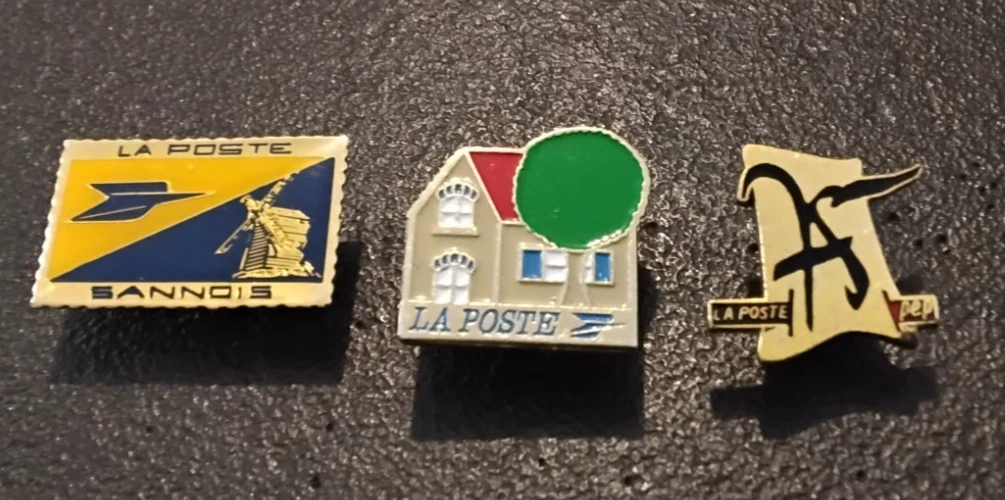 PIN'S PTT LA POSTE VILLE MORET SUR LOING EGLISE NOTRE DAME