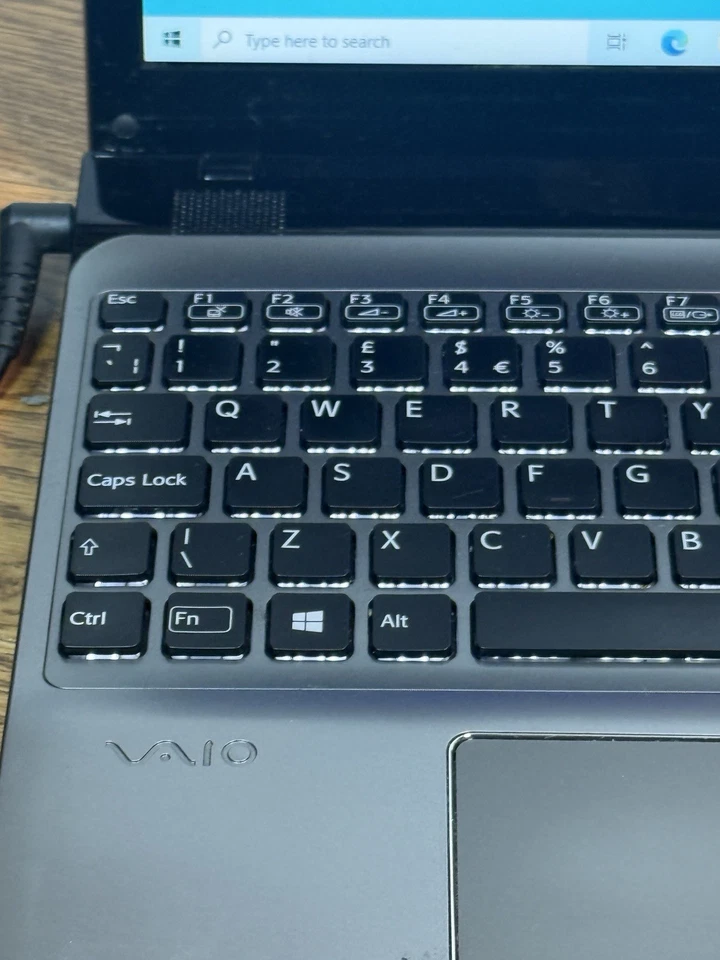 Sony Vaio SVE151G11M – Spares or Repairs – Cracked Screen – i5 – 750GB HDD - Image 2 of 4