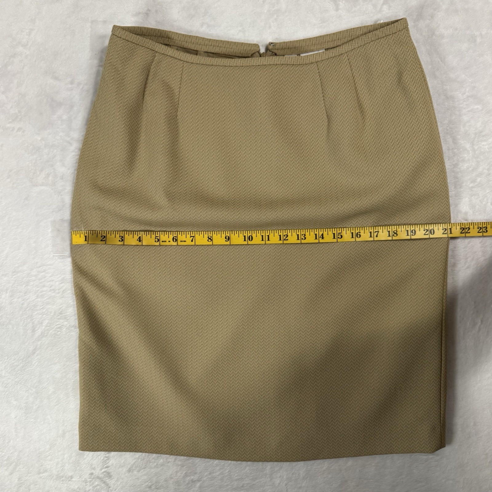 Le Suit 2 Pc Blazer Skirt Suit Set Size 12 P Khaki Tan Peak Lapel Tailored Retro