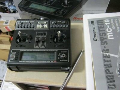 Graupner Sender MC 19 35 Mhz  mit Akkubox 4 Sprachen + 1 Quarzpaar 80