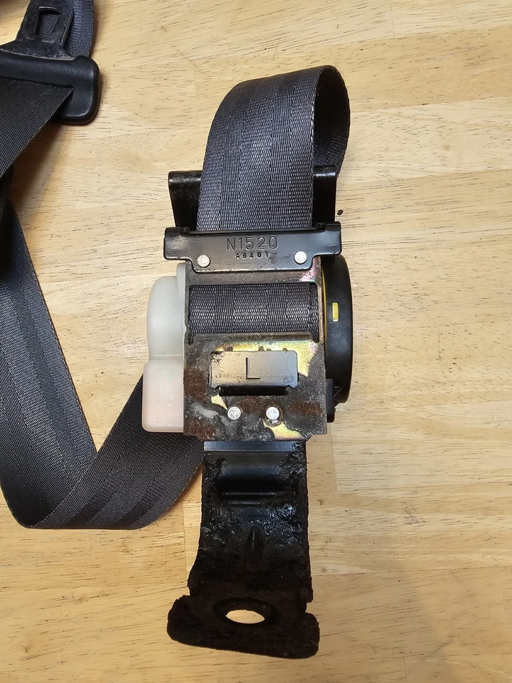 Cinturón de seguridad delantero izquierdo 96-98 Geo Tracker Suzuki Sidekick 4 puertas Foto 4 de 4