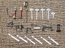 22 piece N Gauge Visible Gas Pump Street Light Yard Limit Signs Accessory Lot