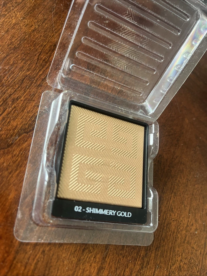 Тестер мерцающего золота Givenchy Highlighter Illuminator Shade 02 - Изображение 3 из 4
