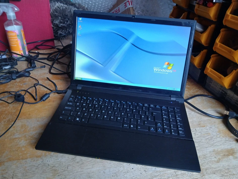 SERIOUSLY FAST Core i3 Windows XP Laptop--15.6" + HDMi + 320GB HD + 4GB RAM (R1) - Image 2 of 4