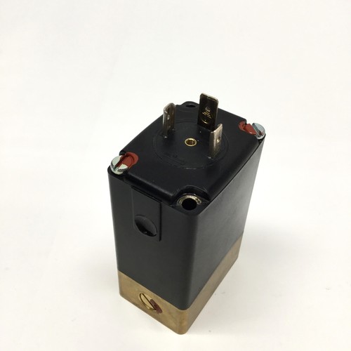 Burkert 0331 C 7/64 NBR BR MAN 3/2-Way Brass Solenoid Valve, 24VDC Coil, 0-87psi - Picture 5 of 5