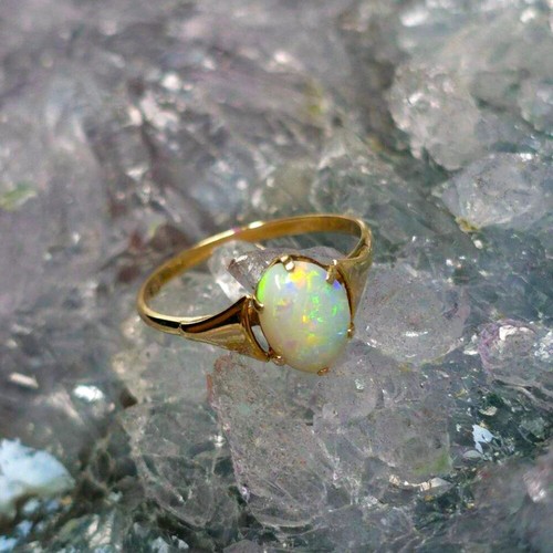 Anillo Eirielle Sylune Lightning Ridge ópalo blanco 1,10 quilates en oro de 9 quilates tamaño EE. UU. 5+1/4 - Imagen 4 de 6