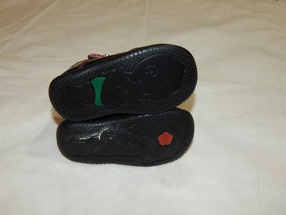 Euc Kickers Baby Girl Size 20 Black Paten Leather Strap Shoes Pink Accents - Image 4 of 4