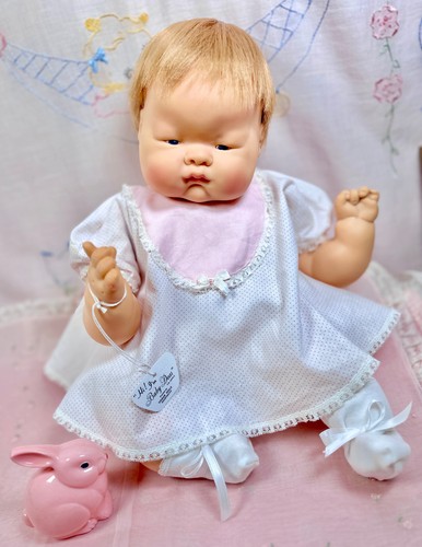 Vintage 1962 Musical Tagged Vogue 18” BABY DEAR Doll
