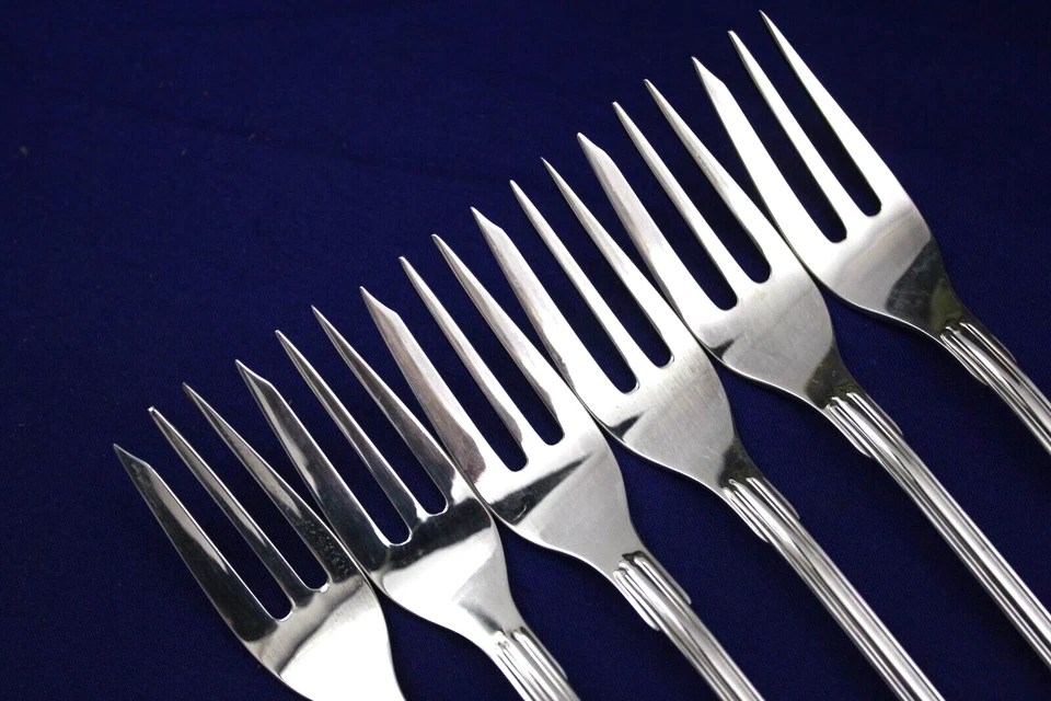 SET OF 6, WMF CROMARGAN, SILVER PLATED SALAD / DESSERT FORKS SHELL DESIGN - Image 4 of 4