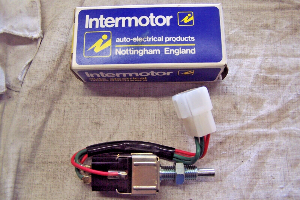 BRAKE LIGHT SWITCH FITS NISSAN &TOYOTA 1967-80 84340-30020