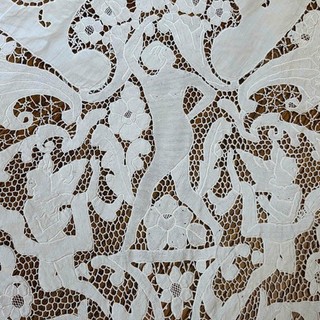 GREAT ANTIQUE VINTAGE 1920s 106" FIGURAL POINT de VENISE NEEDLE LACE TABLECLOTH