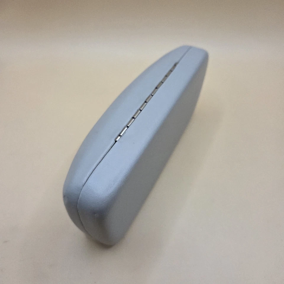 Óculos e óculos de sol Calvin Klein estojo rígido cinza prata concha de amêijoa autêntico - Imagem 3 de 4