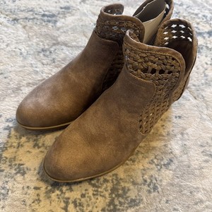 Girls Ankle Boots, American Eagle, sz 4, Tan Stone Color - NEW!