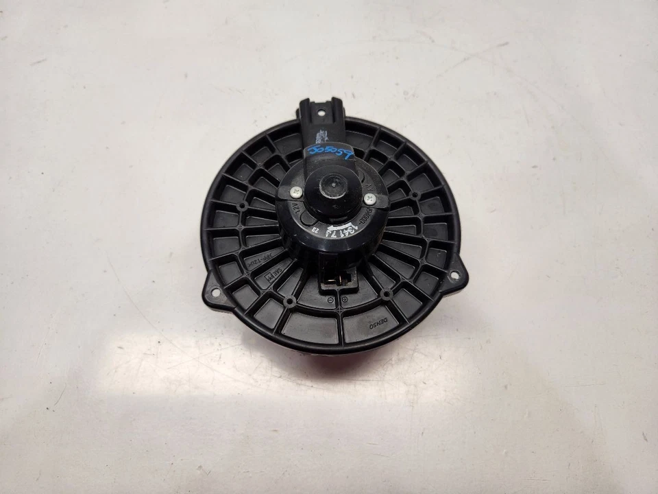 2003-11 Honda Element LX Front Blower Motor - Manual Temp Control - Image 3 of 4