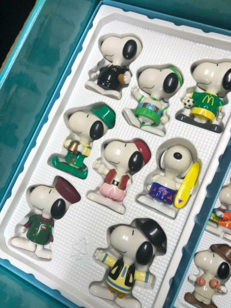 McDonalds PEANUTS SNOOPY World Tour 2 Figure 28 countries Set Box