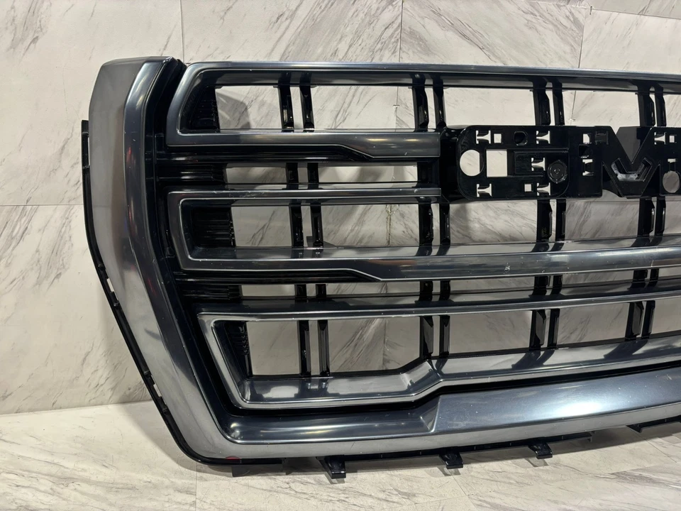 GMC YUKON XL SLT 2021-2024 MONTAJE REJILLA PARACHOQUES DELANTERO OEM 84835787 Foto 2 de 4