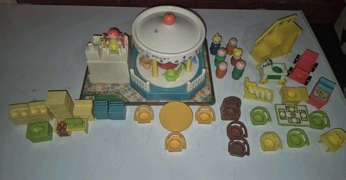 Vtg 1972 Fisher Price Little People LOT Merry Go Round Works Plus Kitchen Set +