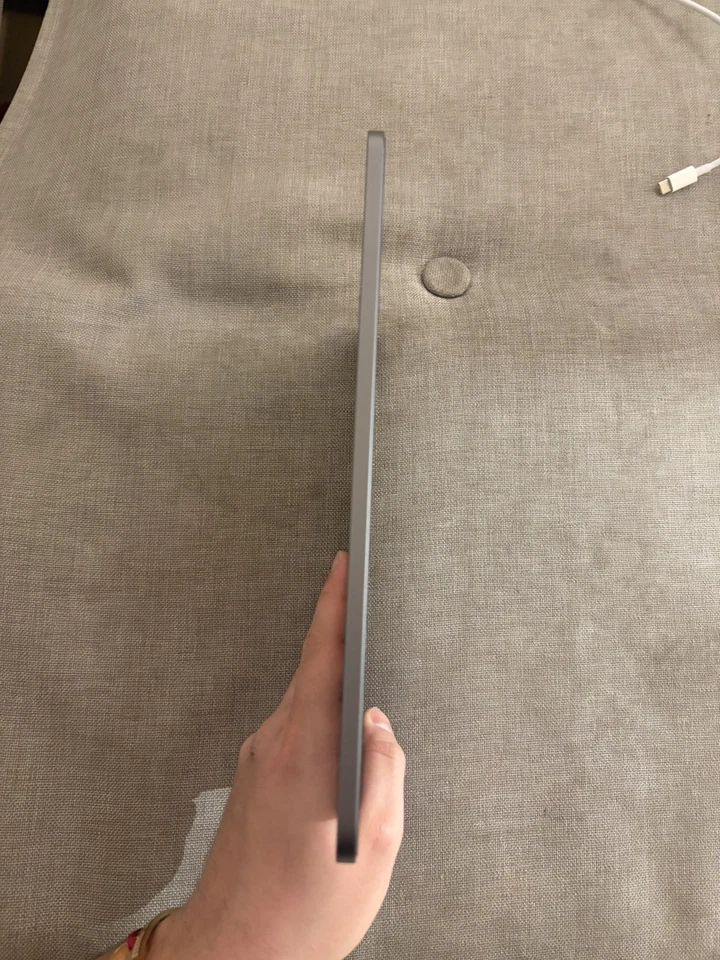 Apple iPad Air 2022 (5th Gen) - Space Grey - 64GB Wi-Fi - 10.9" M1 Chip ✅✅ - Image 4 of 4