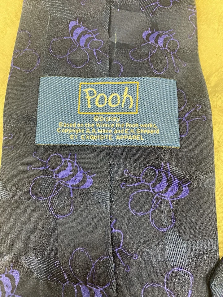 Винтажный галстук Winnie Pooh от изысканной одежды 100% шелк Pooh мед горшок пчелы б/у в отличном состоянии - Изображение 4 из 4