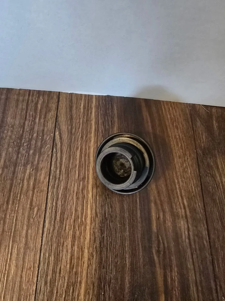 1994 to 2012 GM Engine Oil Filler Cap SAE 5W-30 OEM - Image 2 of 2