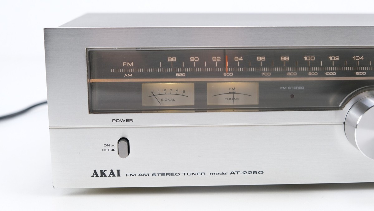 Ensemble AKAI AM-2250 + AT2250L