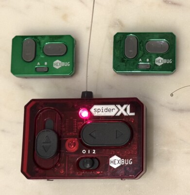 Hexbug Spider XL RC Radio Control & 2 Green Hexbug Remote Controls