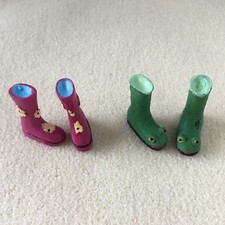 Dolls House WELLIES WELLINGTON BOOTS Frog/Daisy, Fairy Garden/Shed 1:12 Scale