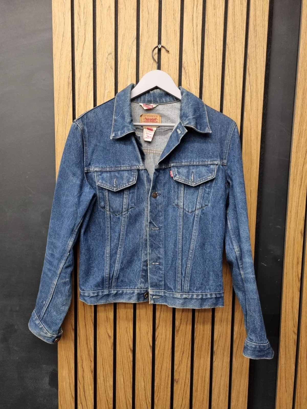 Vintage Levi's Size Medium Dark Wash Blue Denim Trucker Jacket Womens