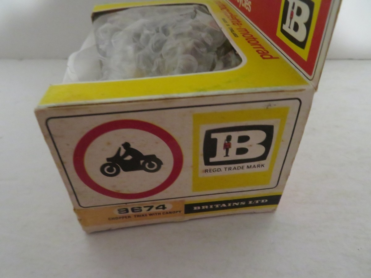 Britains Motorcycles Chopper Trike with Canopy #9674 1:32