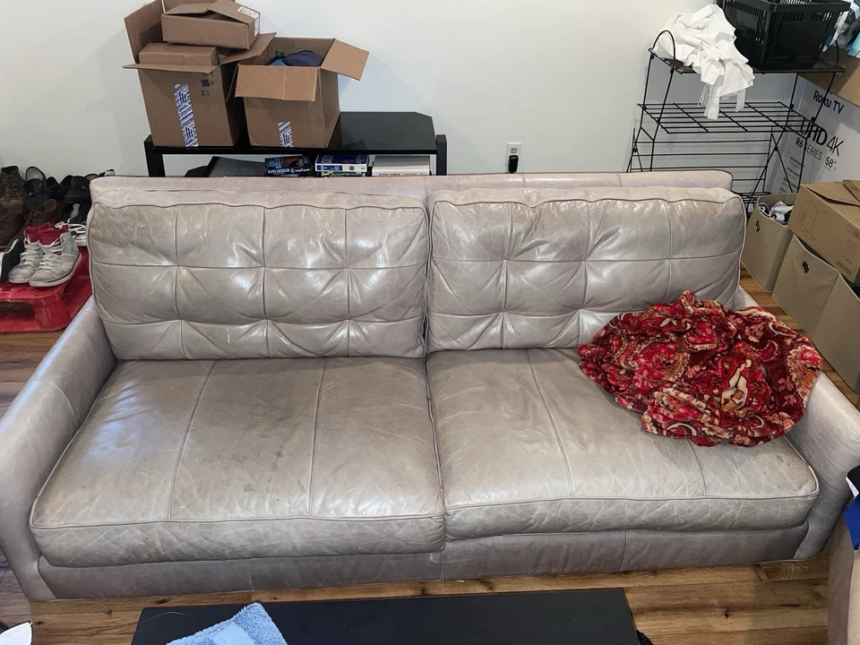 Sofá Off-White, excelente estado, usado, 2-3 personas, $250 Foto 2 de 3