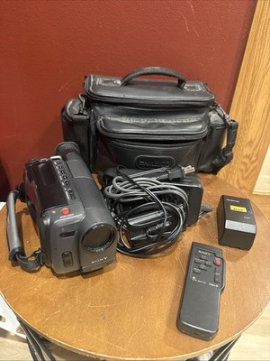 Sony Handycam CCD-TRV112 Handycam Vision Video Camera Recorder W Accessories